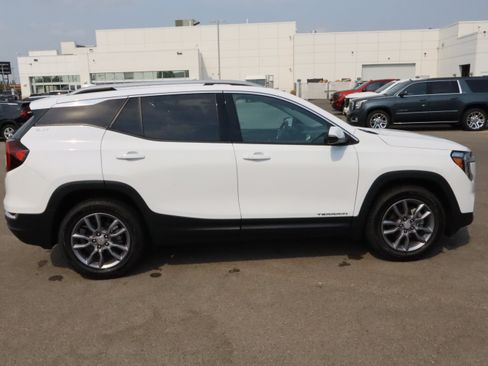 Used 2023 GMC Terrain SLT AWD/4WD image 8