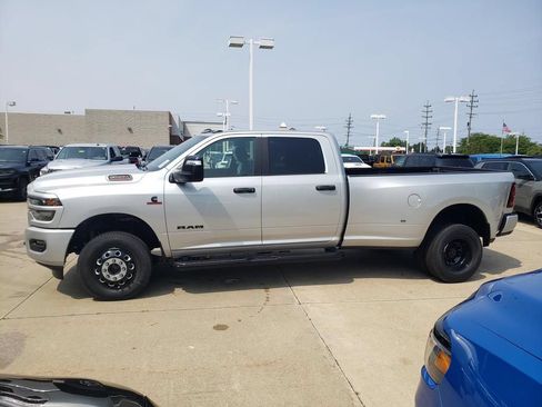 New 2026 RAM 3500 Big Horn AWD/4WD image 3