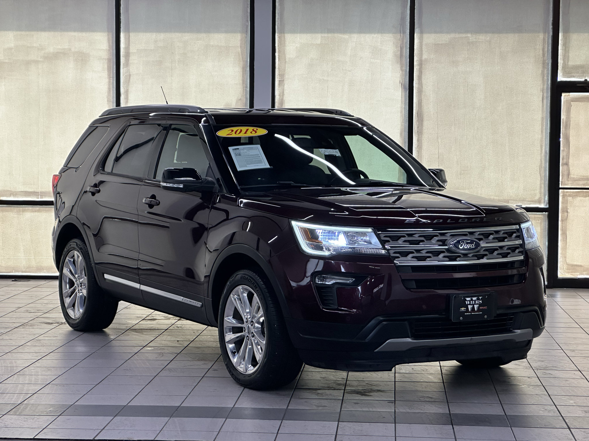 Used 2018 Ford Explorer XLT w/ Equipment Group 202A AWD/4WD image 1