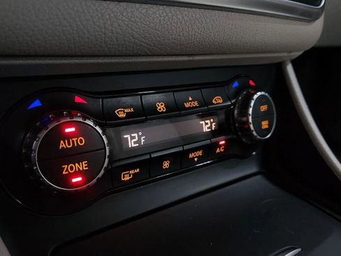 Used 2014 Mercedes-Benz CLA 250 4MATIC image 33