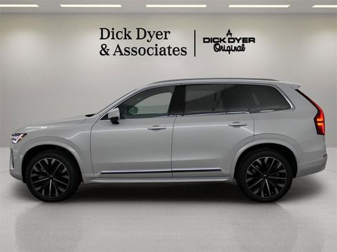New 2026 Volvo XC90 B5 Core w/ Protection Package Premier image 5