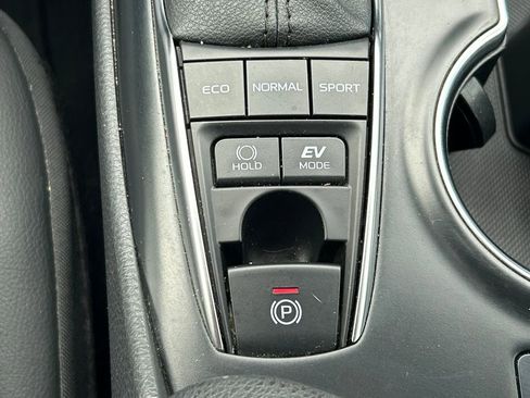 Certified 2020 Toyota Camry XLE image 25