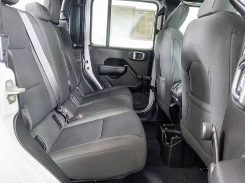 Used 2023 Jeep Gladiator Sport w/ Trailer Tow Package image 39