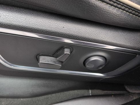 Used 2024 RAM 1500 Laramie AWD/4WD image 15