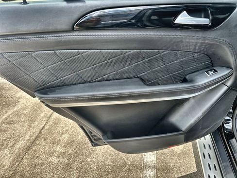 Used 2014 Mercedes-Benz GL 550 4MATIC image 6
