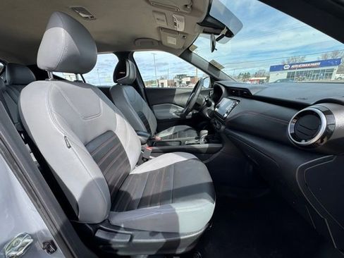 Used 2023 Nissan Kicks SR w/ SR Premium Package FWD image 12