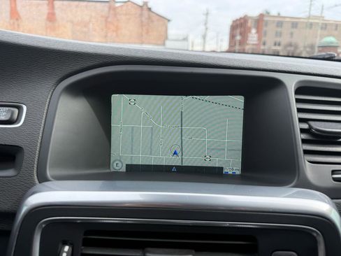 Used 2016 Volvo V60 T5 Cross Country Platinum image 11