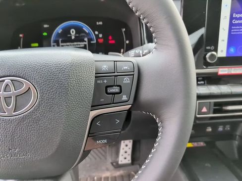 Used 2026 Toyota Camry SE AWD/4WD image 17