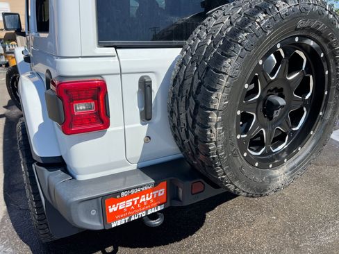 Used 2018 Jeep Wrangler Unlimited Sahara w/ Uconnect 4C Nav & Sound Group AWD/4WD image 29