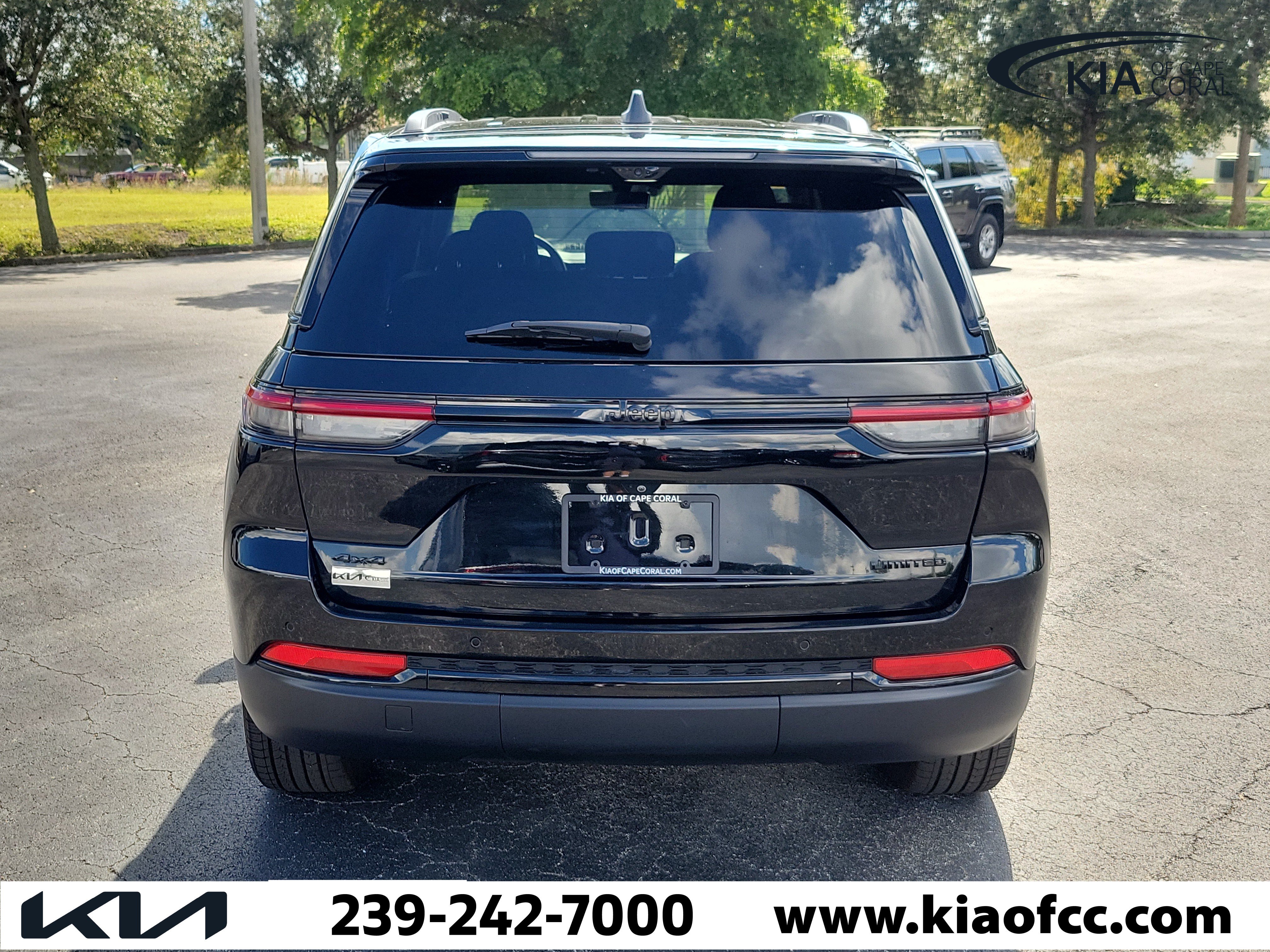 Used 2024 Jeep Grand Cherokee Limited w/ Luxury Tech Group II AWD/4WD image 5
