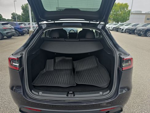 Used 2024 Tesla Model Y Long Range AWD/4WD image 12