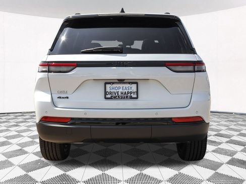 New 2025 Jeep Grand Cherokee Altitude image 15