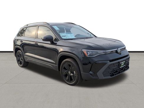 New 2026 Volkswagen Taos SE image 3