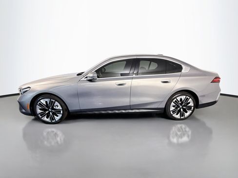 Used 2024 BMW 530i w/ Premium Package RWD image 6