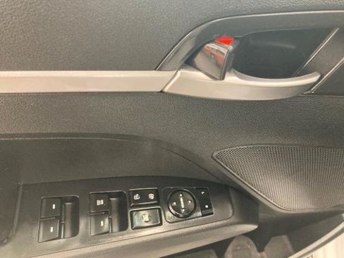 Used 2019 Hyundai Elantra SE w/ Cargo Package FWD image 31