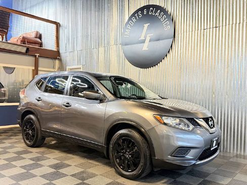 Used 2016 Nissan Rogue S image 2