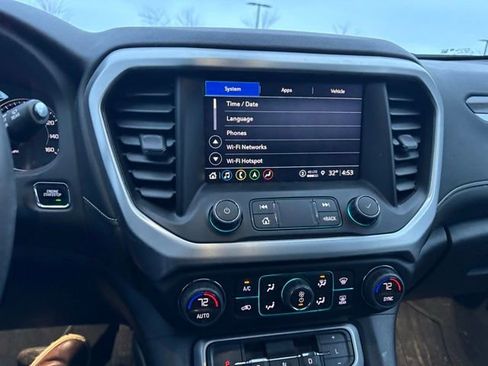 Used 2023 GMC Acadia SLT w/ Elevation Edition image 11