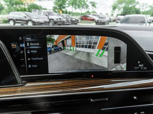 Used 2023 Cadillac Escalade Premium Luxury AWD/4WD image 10