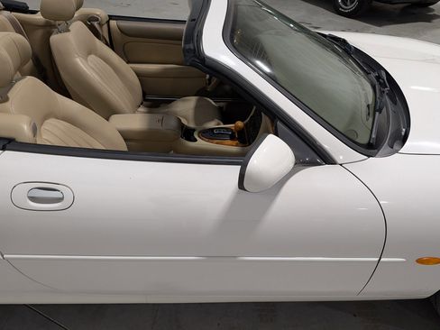 Used 2003 Jaguar XK8 Convertible image 38
