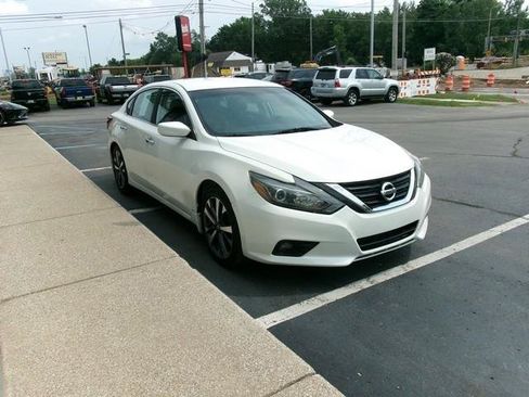 Used 2017 Nissan Altima 2.5 SR FWD image 4