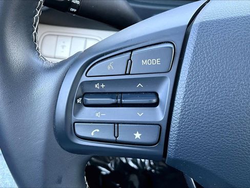 Used 2024 Hyundai Venue Limited image 22