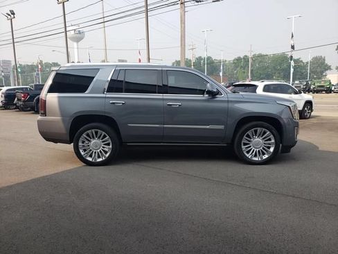 Used 2018 Cadillac Escalade Platinum AWD/4WD image 2