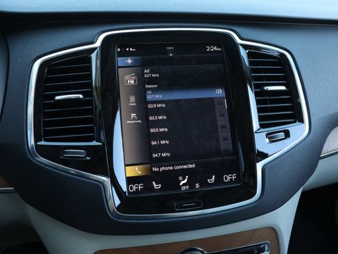 Used 2022 Volvo XC90 T6 Momentum w/ Advanced Package image 22