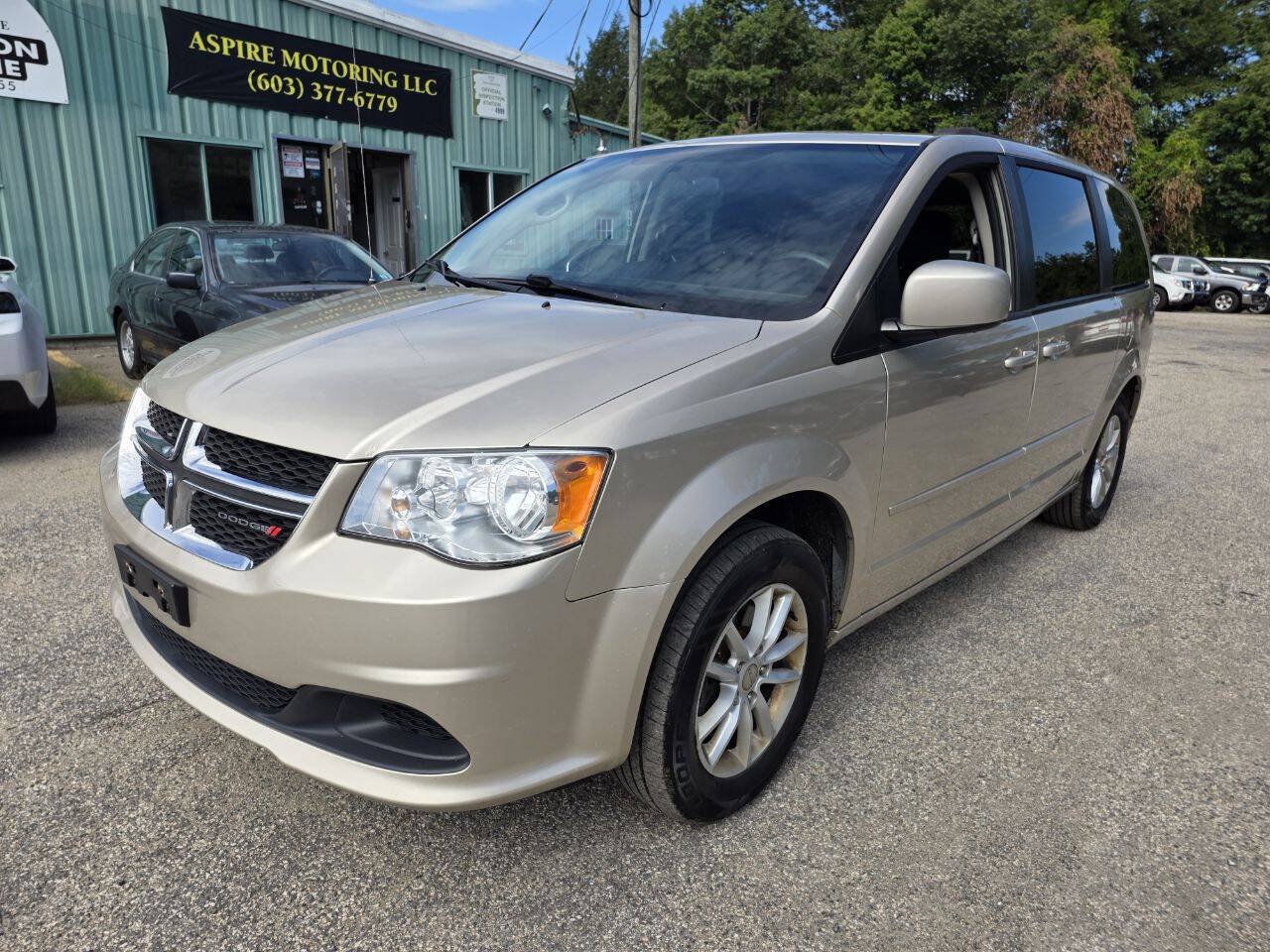 Used 2015 Dodge Grand Caravan SXT FWD image 3