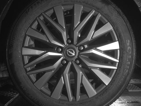 Used 2025 Nissan Altima 2.5 SV FWD image 14
