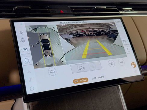 Certified 2025 Land Rover Range Rover Long Wheelbase SE image 23