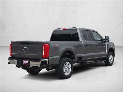 Used 2025 Ford F250 XLT image 5