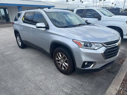 Used 2020 Chevrolet Traverse LT image 1