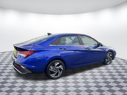 Used 2024 Hyundai Elantra Limited FWD image 7