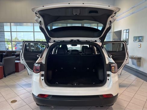 Used 2022 Jeep Compass Latitude AWD/4WD image 11