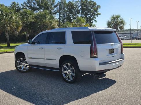 Used 2019 Cadillac Escalade Luxury RWD image 4