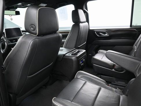 Used 2023 Chevrolet Suburban Premier image 27