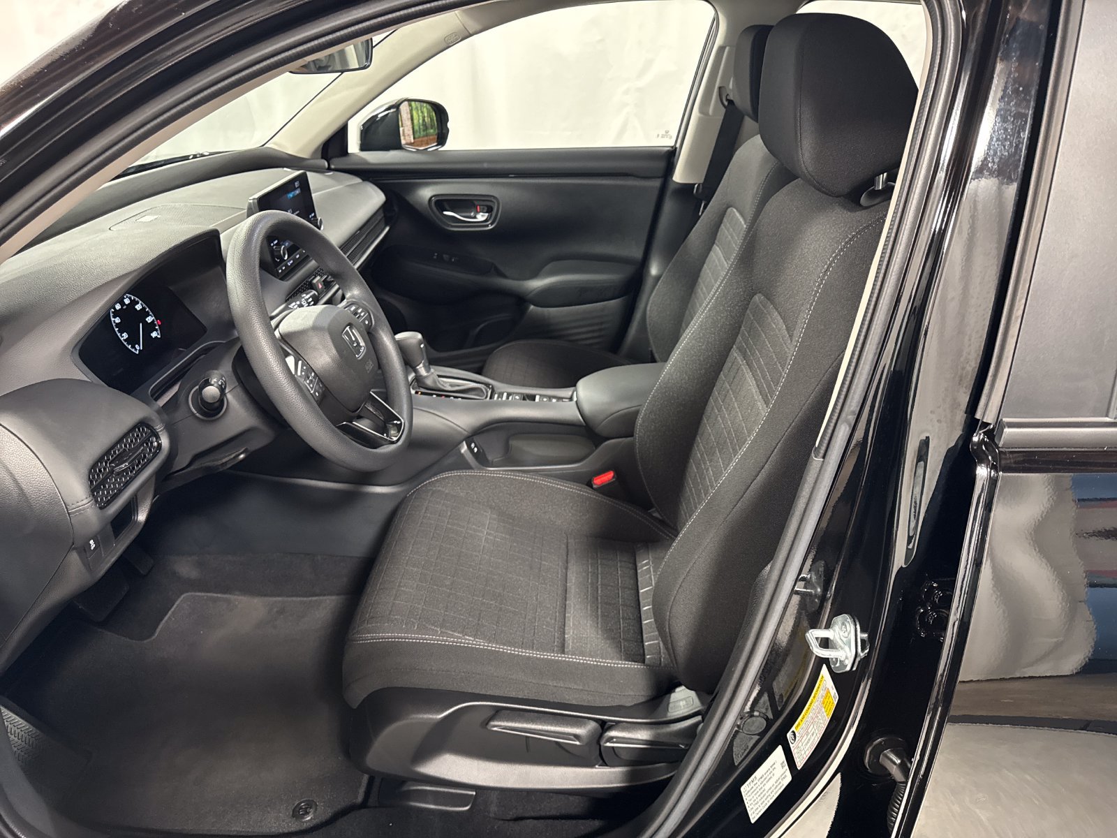 Certified 2024 Honda HR-V LX image 3