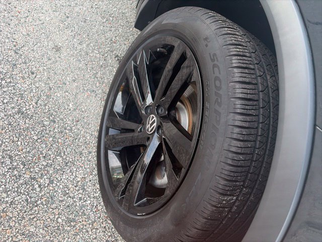 Certified 2023 Volkswagen Tiguan SE R-Line AWD/4WD image 10