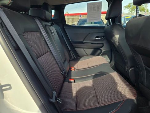 Used 2025 Nissan Kicks SR image 8