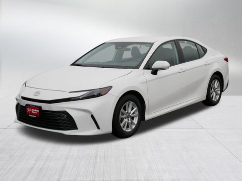 Certified 2025 Toyota Camry LE FWD image 3