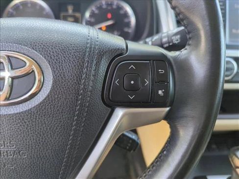 Used 2015 Toyota Highlander XLE image 14