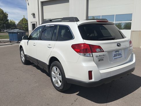 Used 2012 Subaru Outback 2.5i Premium w/ All-Weather Pkg AWD/4WD image 7
