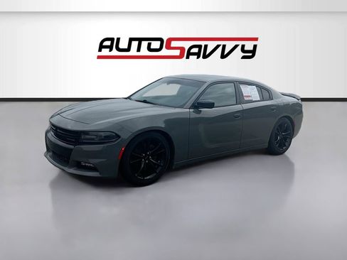 Used 2018 Dodge Charger R/T w/ Blacktop Package RWD image 3