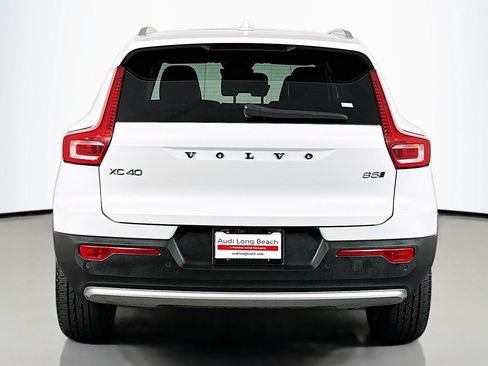 Used 2023 Volvo XC40 B5 Plus AWD/4WD image 3