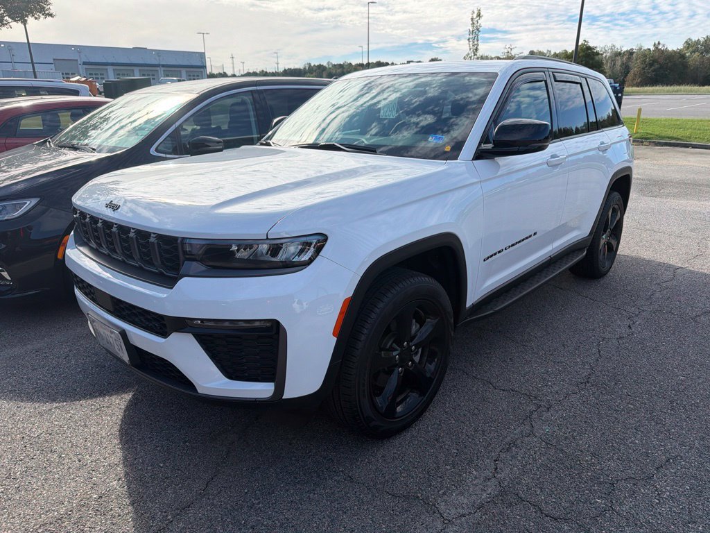 Used 2026 Jeep Grand Cherokee Limited w/ Limited Altitude Package AWD/4WD image 1