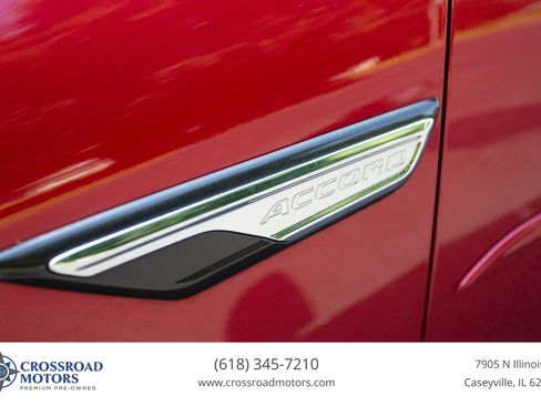 Used 2018 Honda Accord Touring image 10