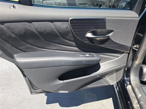 Used 2018 Lexus LS 500h w/ Accessory Package (Z2) image 11