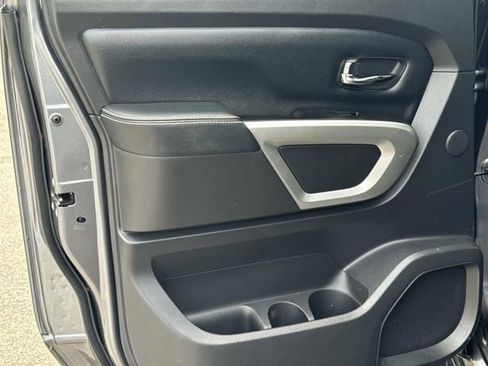 Used 2017 Nissan Titan PRO-4X w/ Pro-4x Convenience Package AWD/4WD image 12