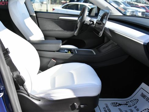 Used 2023 Tesla Model Y Long Range AWD/4WD image 43