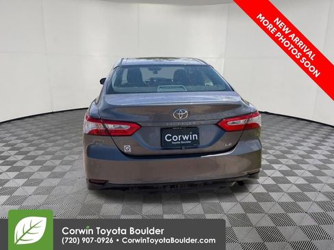 Used 2018 Toyota Camry LE FWD image 6
